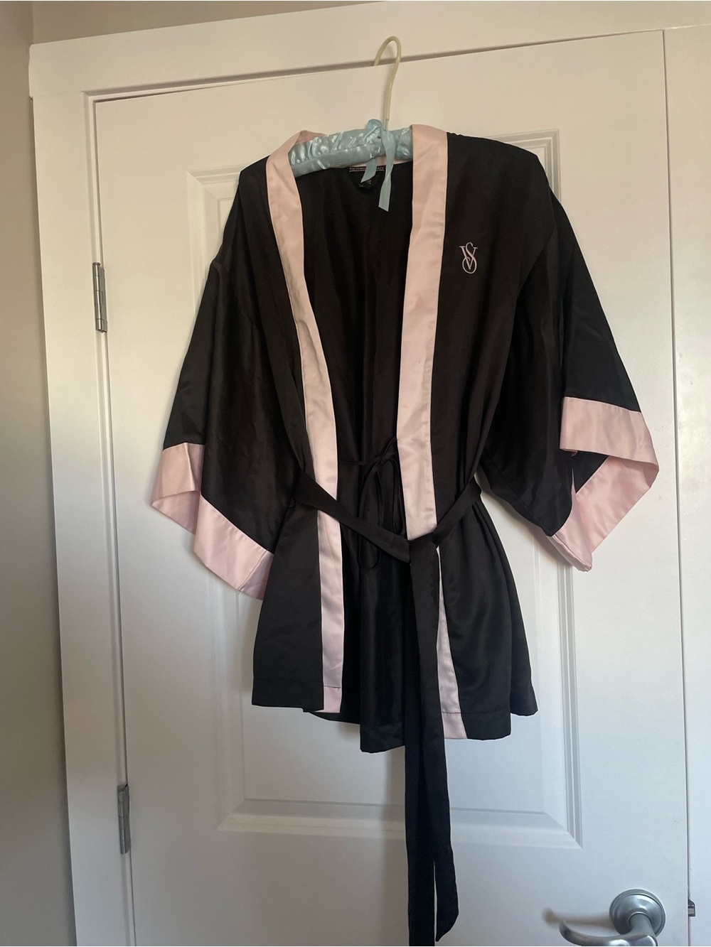 Victoria’s Secret satin style robe💗